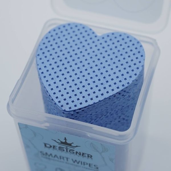 Блакитні перфоровані безворсові серветки Designer Smart Wipes heart 200 шт у боксі для манікюру 002859 фото