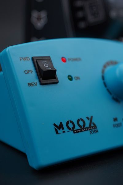Фрезер Мокс X104 на 65W &ndash; 45000 об/мин (бирюзовый/light blue) для снятия материала и обработки кутикулы 000515 фото